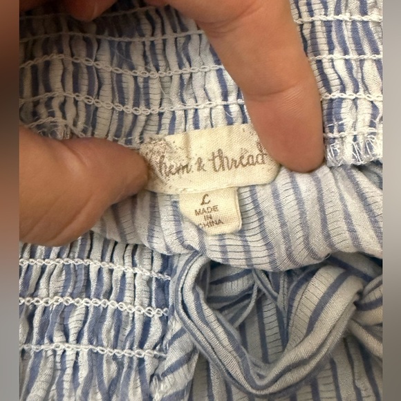 Hem & Thread Blue and White Linen Blouse Size Large - Picture 4 of 4